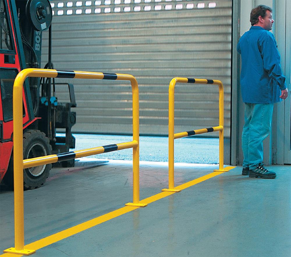 collision protection for warehouse goods in bay