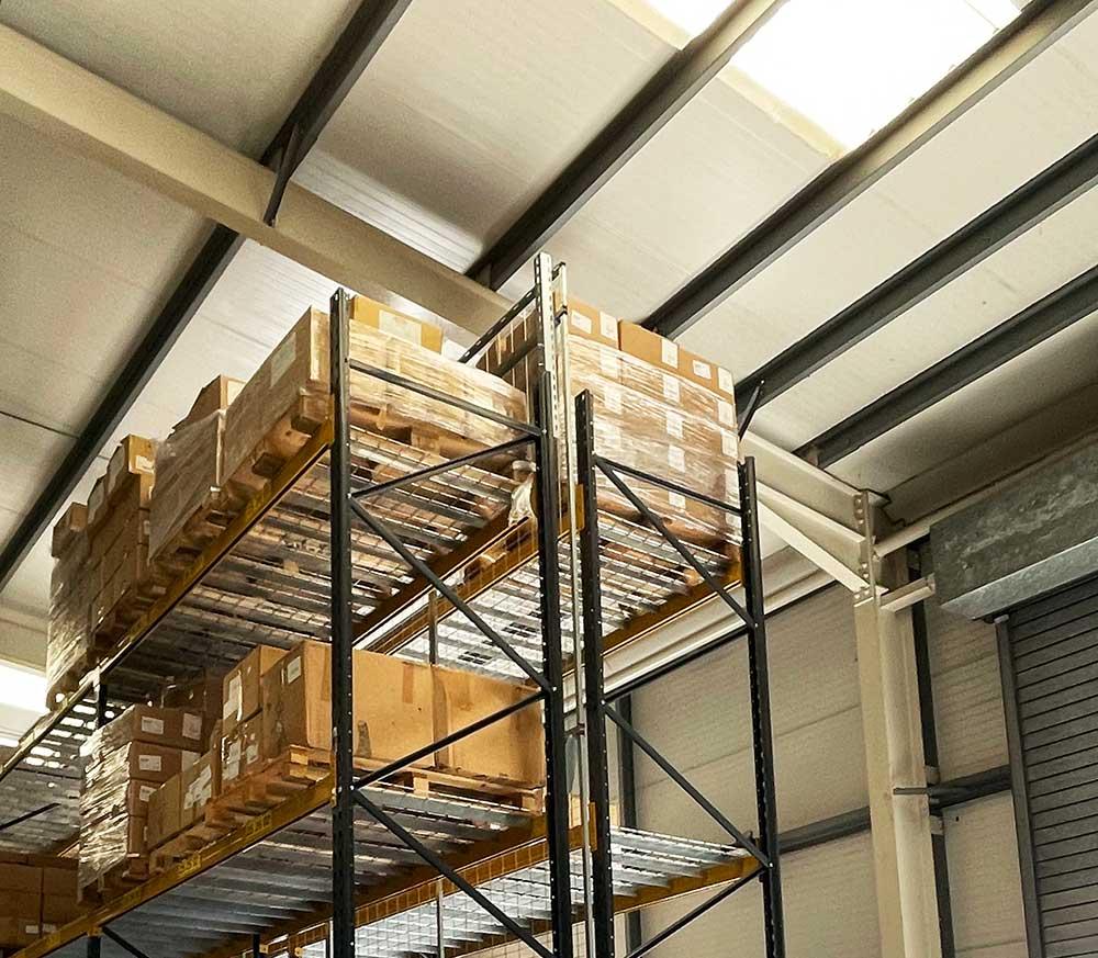 Side view showing extended anti-collapse uprights