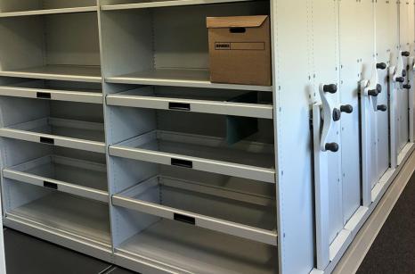 Closed pull-out filing drawers